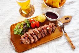 20200619_赤ワインとわさびのソースで食べるラムステーキ_ソースあり.jpg
